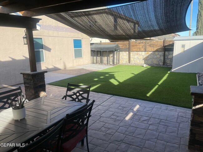 Foto del edificio - 12594 Paseo Rosannie Ave