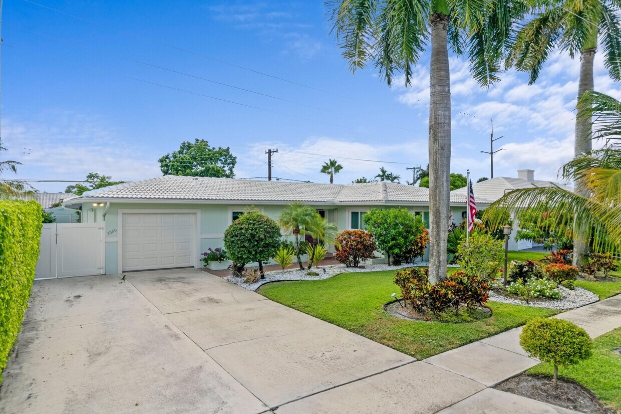Primary Photo - 1366 SW 9th Ave