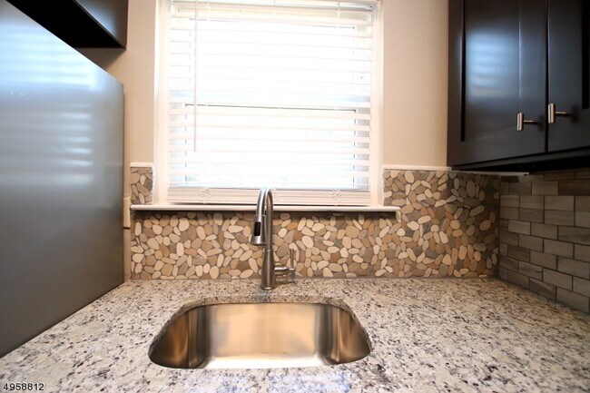 Building Photo - 807 Yorkshire Dr