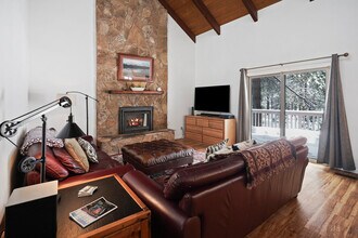 Building Photo - 5 Sandhill Ln