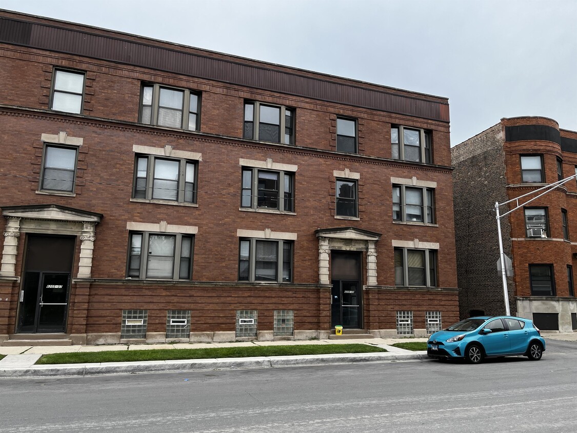 Primary Photo - 6209 S Dorchester Ave