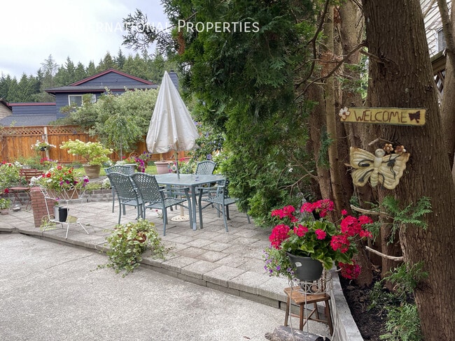 Building Photo - Private Bachelor Suite in Quiet Neighborhood