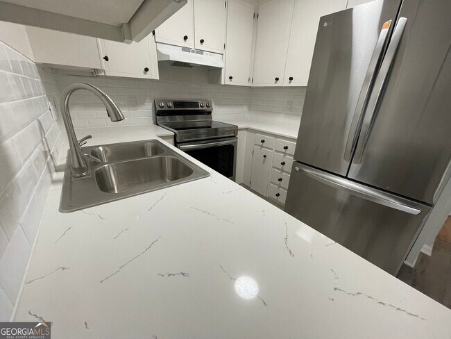 Building Photo - 130 Springdale Ct