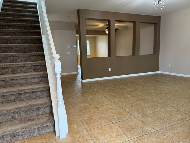 Building Photo - Corner lot Roseville property!