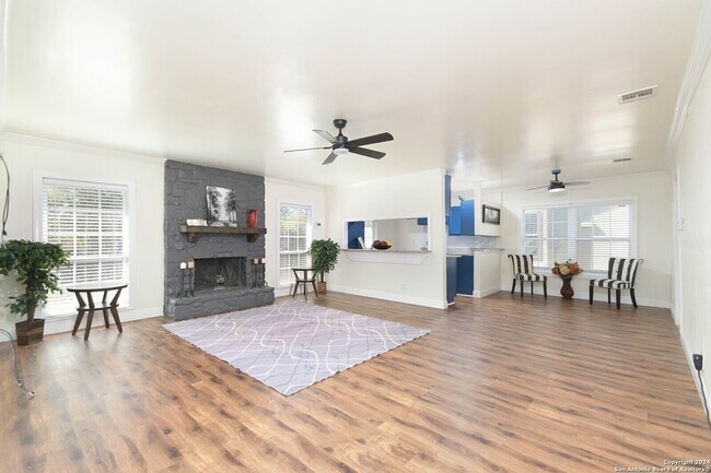 Foto del edificio - 1143 Boling Brook St