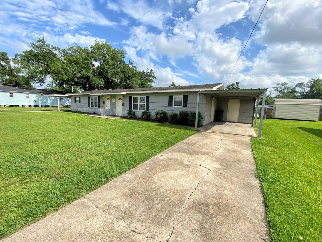 Primary Photo - 2BR/1BA Duplex Near McNeese State University