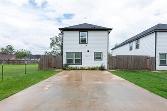 Building Photo - 8635 Sunderland Rd