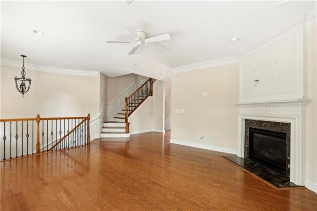 Building Photo - 1001 E Paces Ln NE