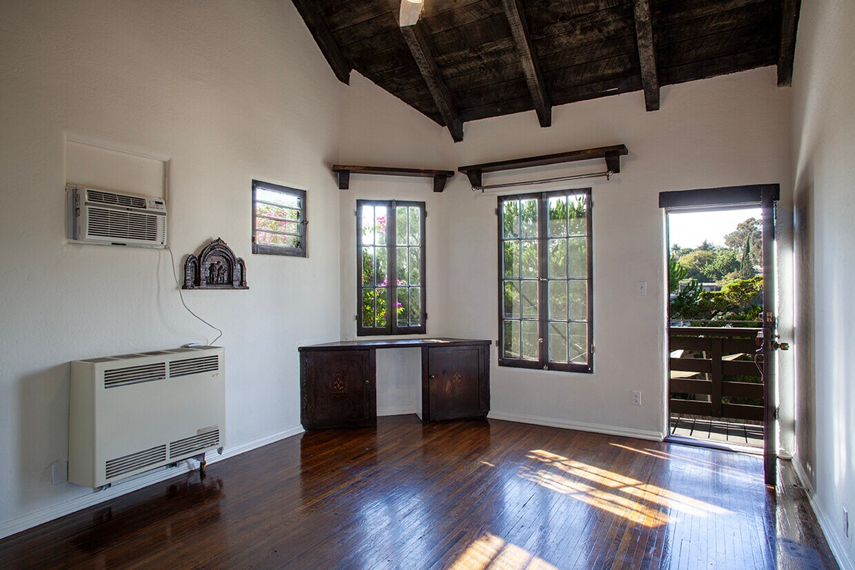 Primary Photo - Charming 1-Bedroom Apartment with Loft and...