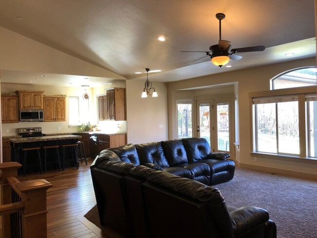Building Photo - 3 br, 2.5 bath House - 75 E. Loafer Drive