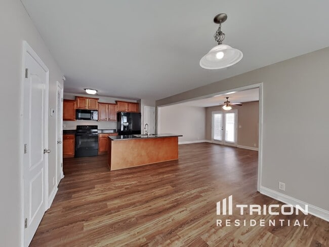 Building Photo - 4212 Aurora Cir