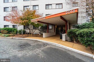 Building Photo - 2016 N Adams St