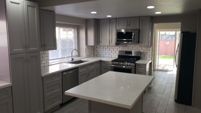 Building Photo - 3976 Klamath River Dr