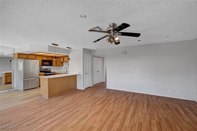 Foto del edificio - 913 Falconhead Ln