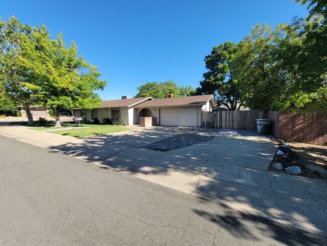 Foto del edificio - 3 Bedroom House across the street from Mar...