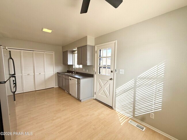 Foto del edificio - 1968 Sycamore Dr