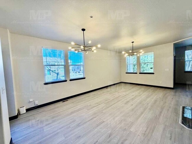 Foto del edificio - 3809 Rock Creek Dr