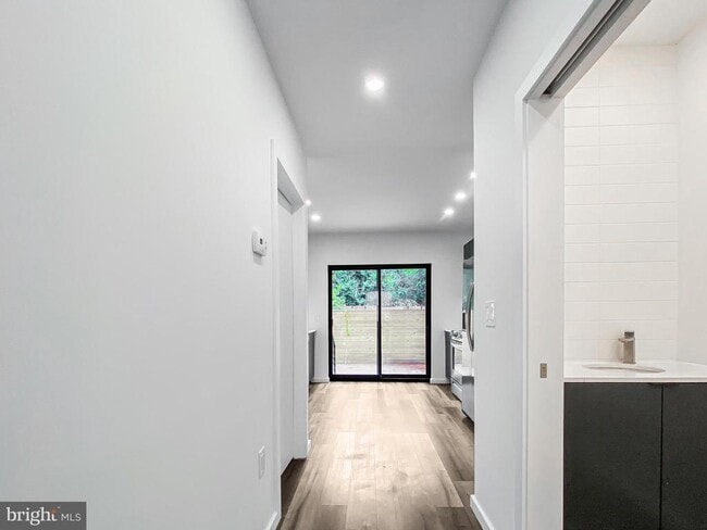 Building Photo - 2027 N 5th St