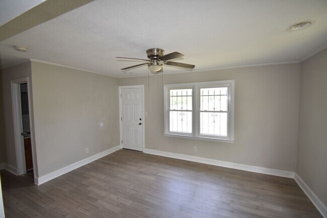 Foto del edificio - Coming Soon! 3 Bedroom and 1 Bath Home (Pets Considered)