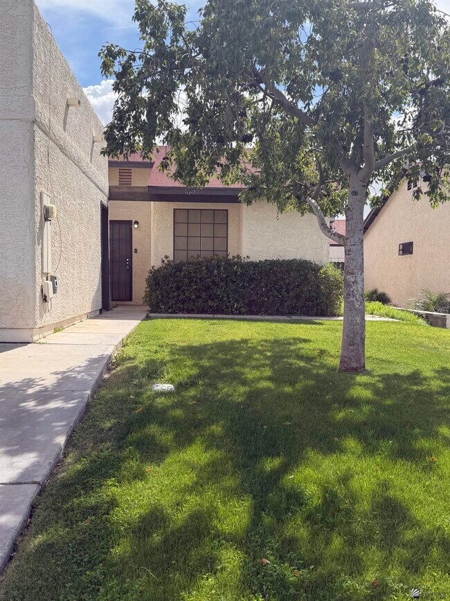 Foto del edificio - 1543 W 12th Ln