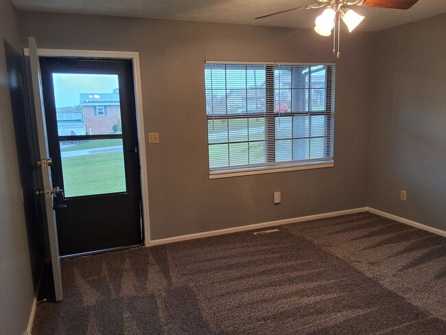 Building Photo - Cozy 3 Bed, 1 Bath House Minutes To Fort Knox