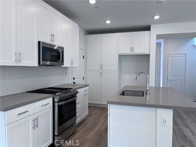 Foto del edificio - 4041 Pomelo Dr