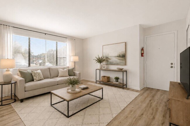 Sala de estar - Evergreen Ridge Apartments (formerly Aspen Ridge)