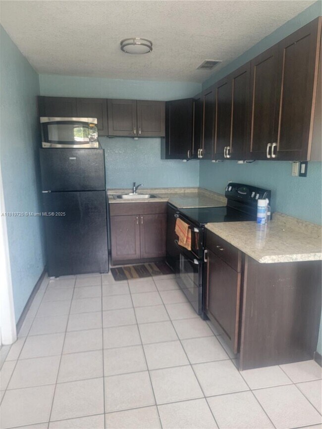 Foto del edificio - 1571 NE 43rd Ct