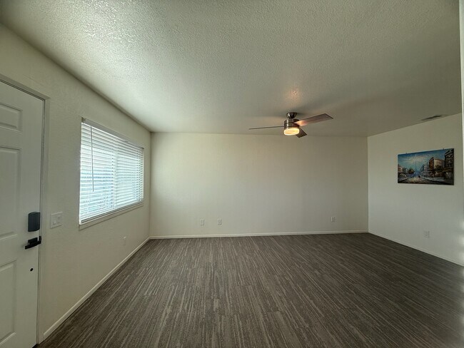 Foto del edificio - 16321 Siskiyou Rd