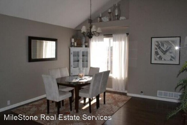 Foto del edificio - 5 br, 3.5 bath House - 6481 Summer Grace St