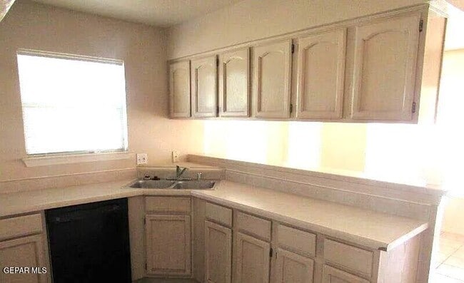 Building Photo - 1600 Hartsdale Dr