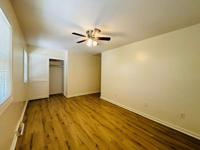 Building Photo - 3 Bedroom, 2 Bath Townhouse