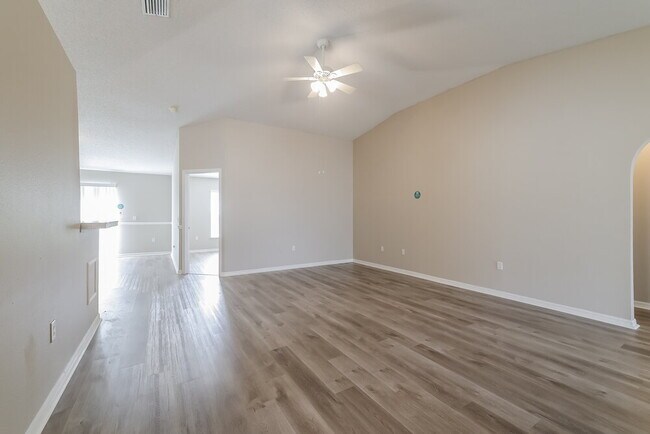 Foto del edificio - 16011 Chichester Ct