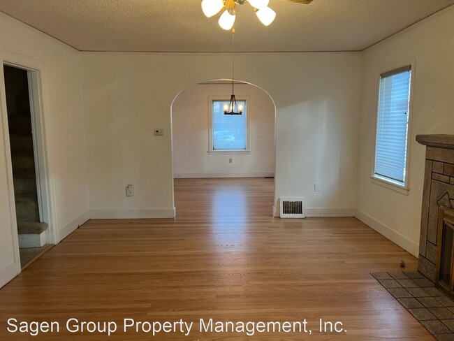 Building Photo - 2 br, 1 bath House - 1802 McGilvra Blvd E
