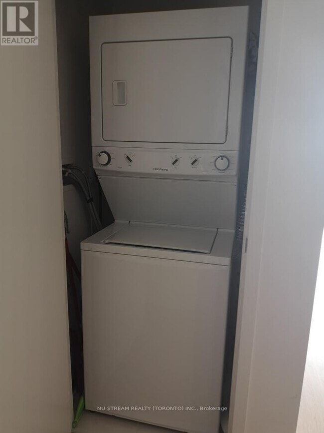 Building Photo - 89 Dunfield Ave