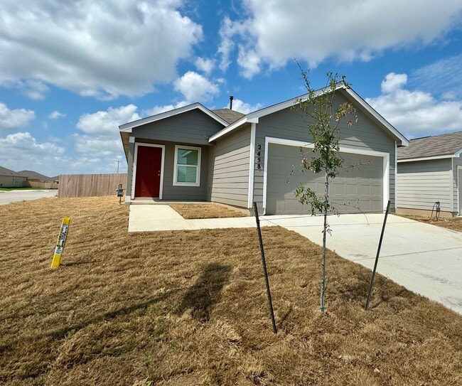 Building Photo - Modern 4-Bedroom Home with Community Pool ...