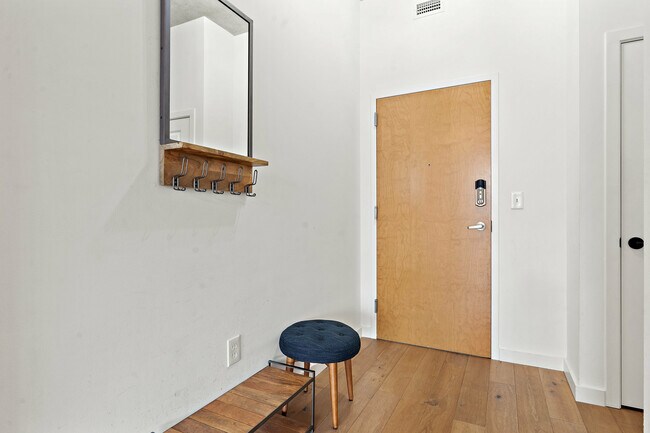 Building Photo - 360 Nueces St