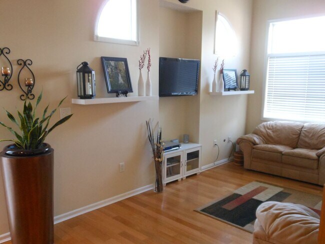 Foto del edificio - 8040 Harbor Walk Pl