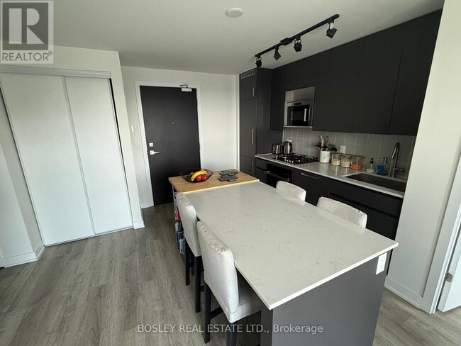 Photo du bâtiment - 430-430 Roncesvalles Ave