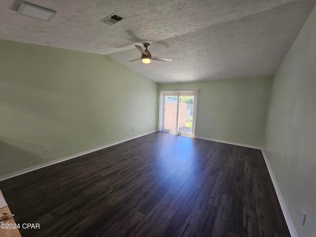 Foto del edificio - 5100 Hickory St