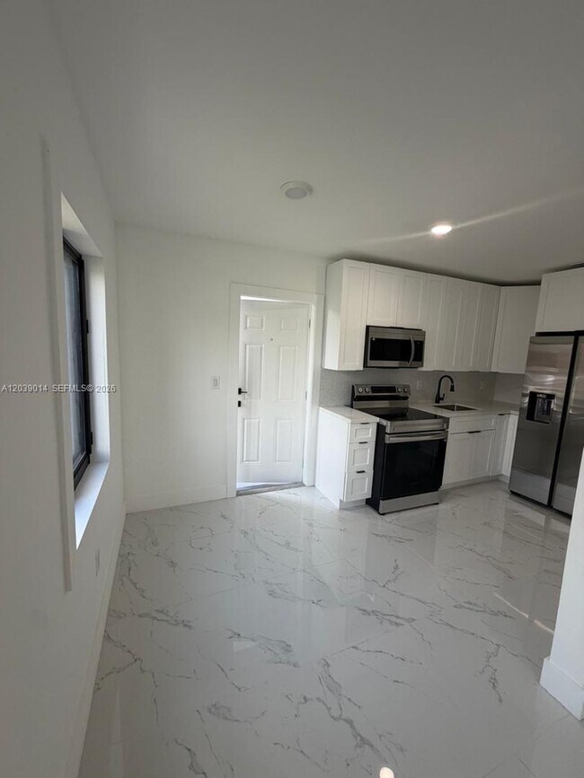 Foto del edificio - 1861 NW 163rd St