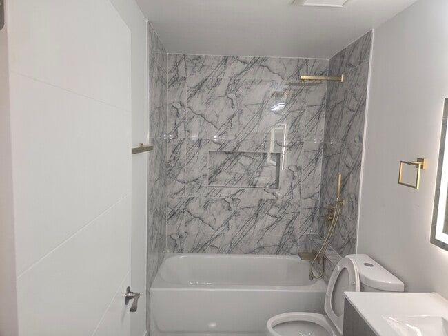 Building Photo - 716 Truman St