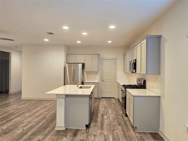 Foto del edificio - 10305 Fulton Ave