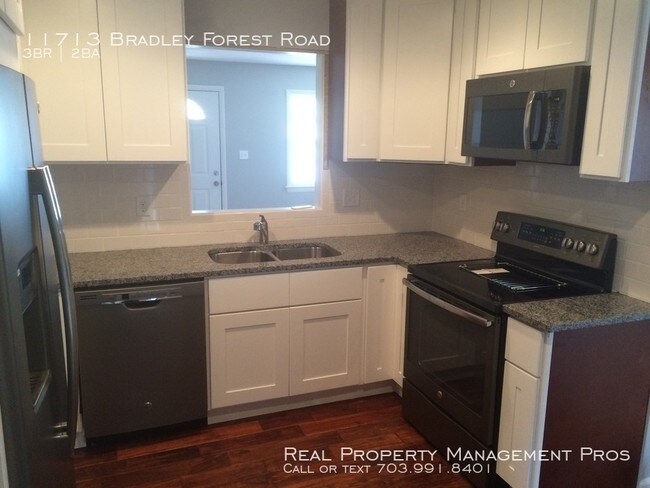 Building Photo - ONLY ON WEBSITE TO ADD A PERSON TO LEASE