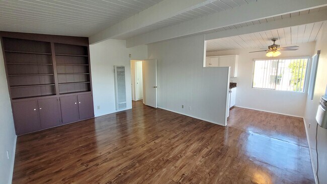 Foto del edificio - 6251 Milton Ave