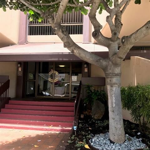 Building Photo - 320 Liliuokalani Ave