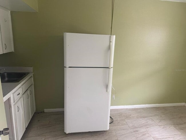 Building Photo - 214 N Chestnut Rd