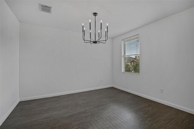 Building Photo - 2905 Glendale Dr