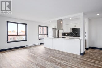 Building Photo - 250 Hurontario St