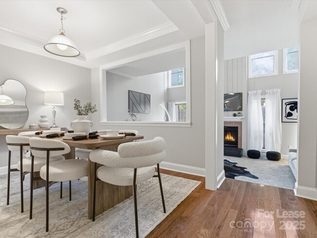 Foto del edificio - 7925 Charter Oak Ln